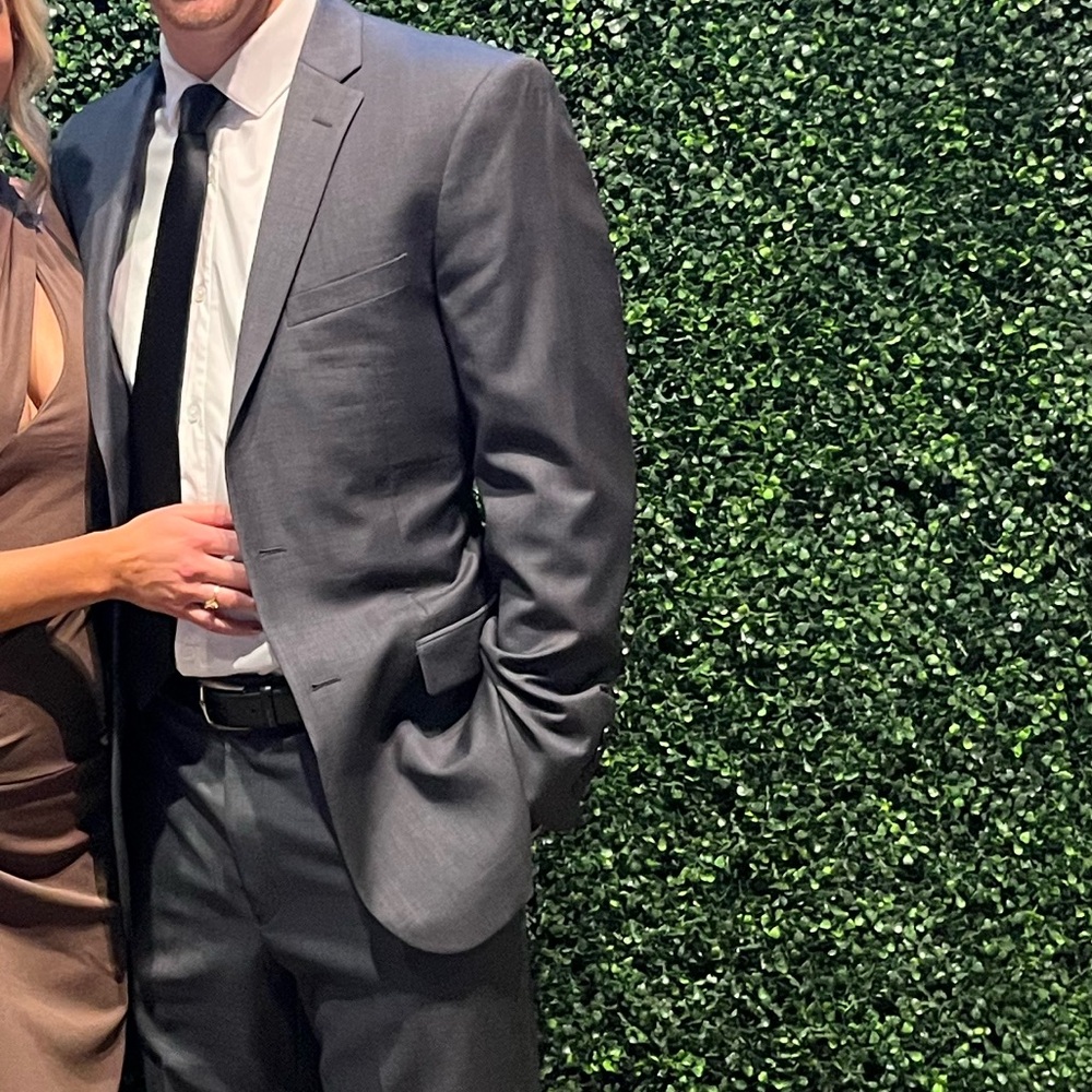 Jos. A Bank Suit - Traveler's Collection - Slim Fit - Charcoal Gray - 42 Jacket